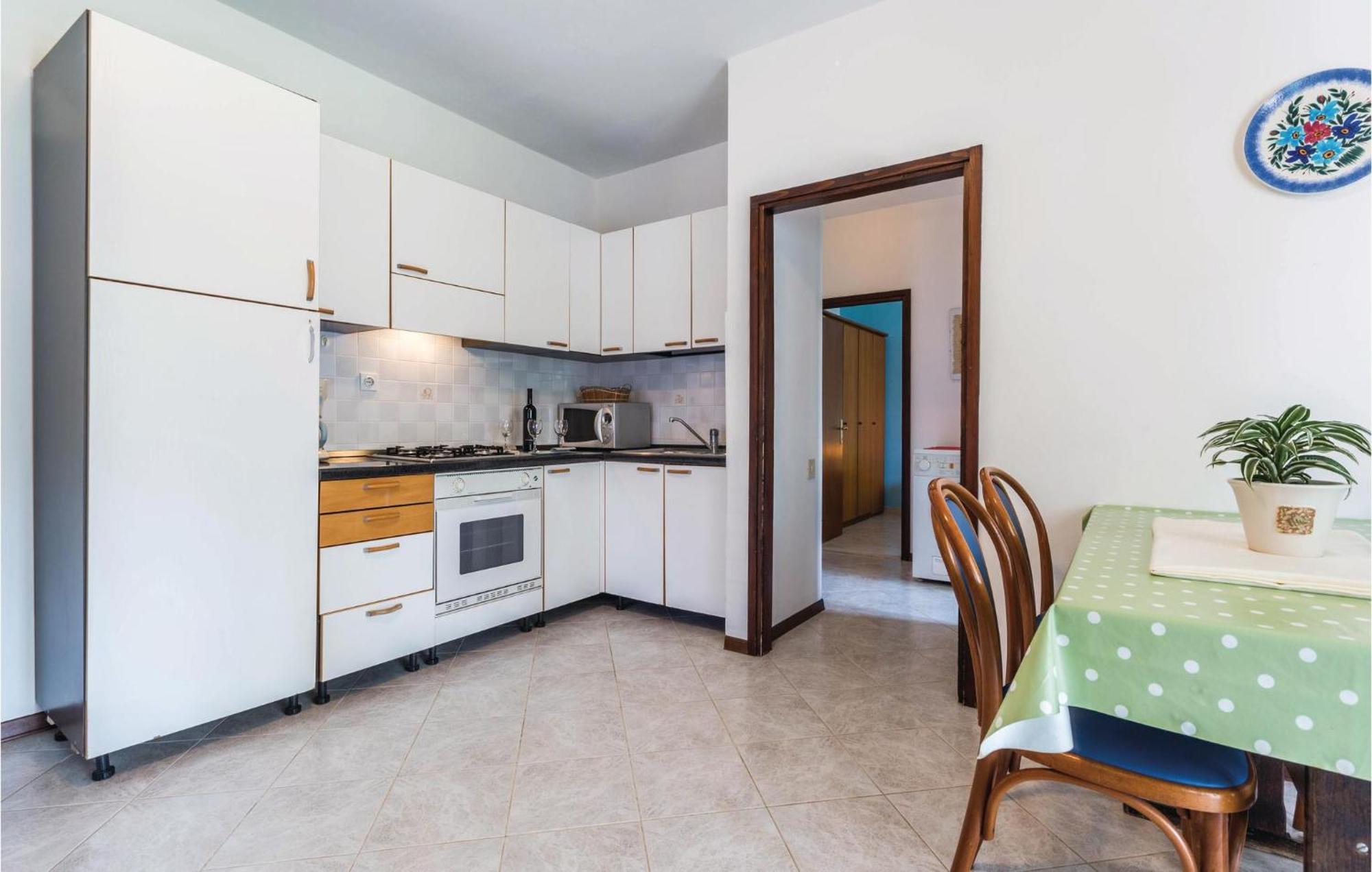 2 Bedroom Beautiful Apartment In Savudrija Exterior foto