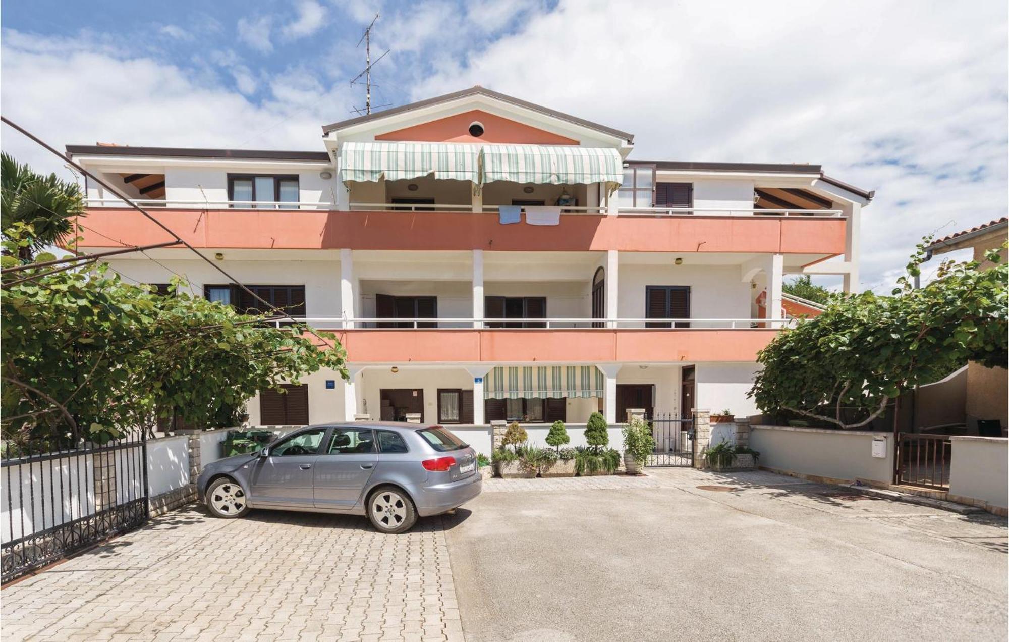 2 Bedroom Beautiful Apartment In Savudrija Exterior foto