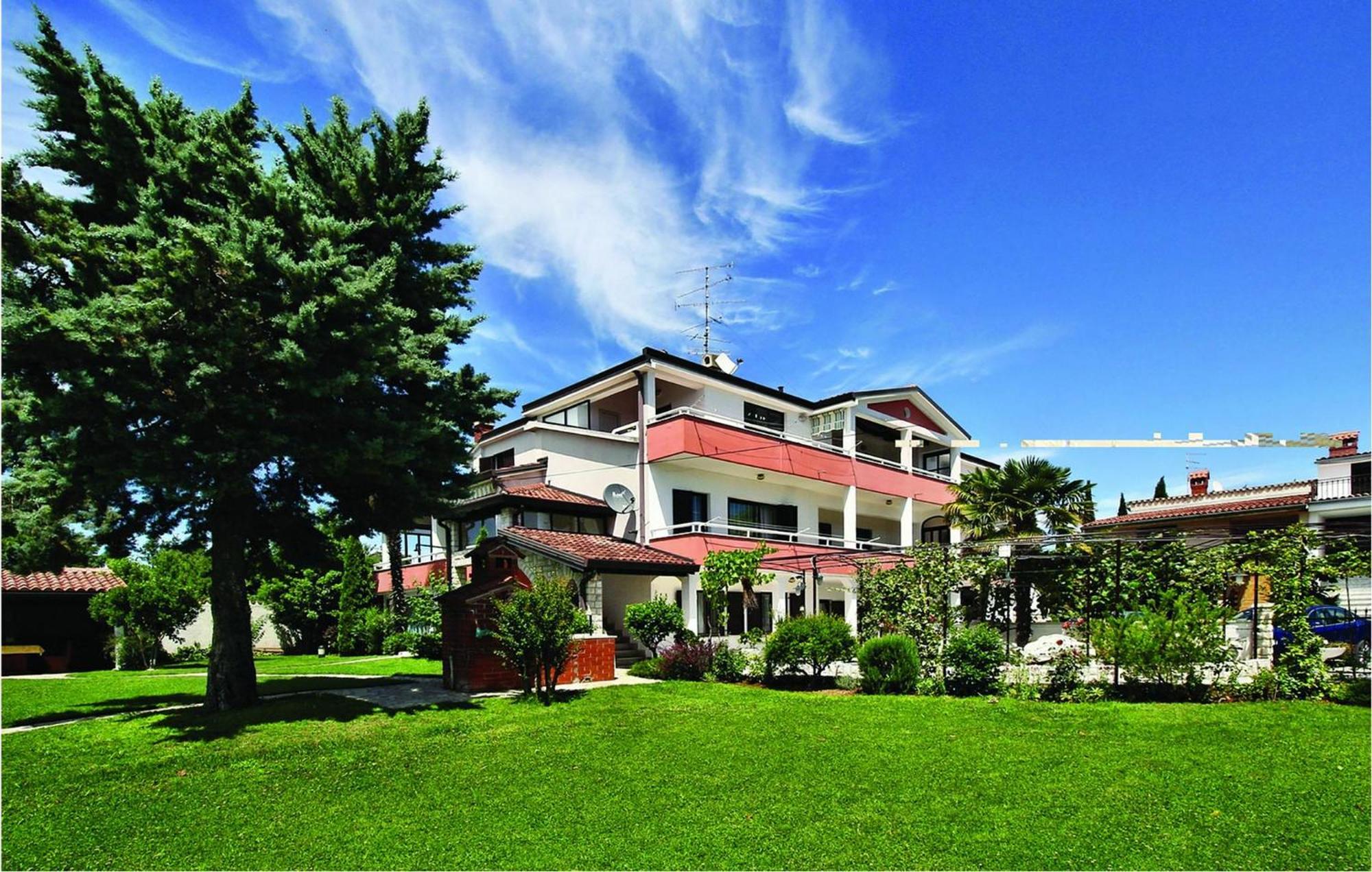 2 Bedroom Beautiful Apartment In Savudrija Exterior foto